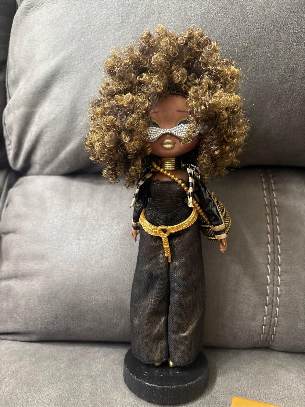 L.O.L. Surprise! OMG Royal BeeDoll with Brown & Gold Outfit & Accessories